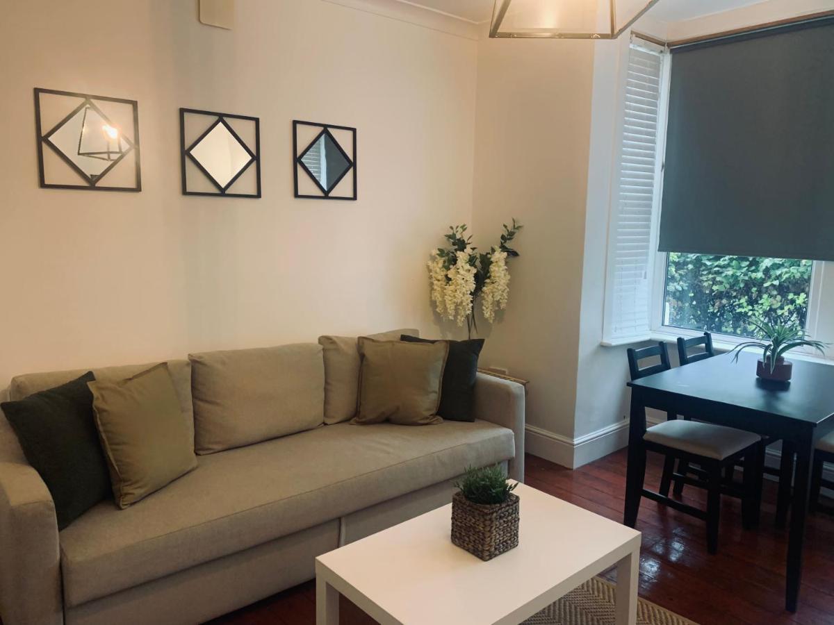 Unique 2 Bedroom Apartment In London/ Excel / Olympic City Close To Central Line Tube Station With Gated Parking Space Exterior foto