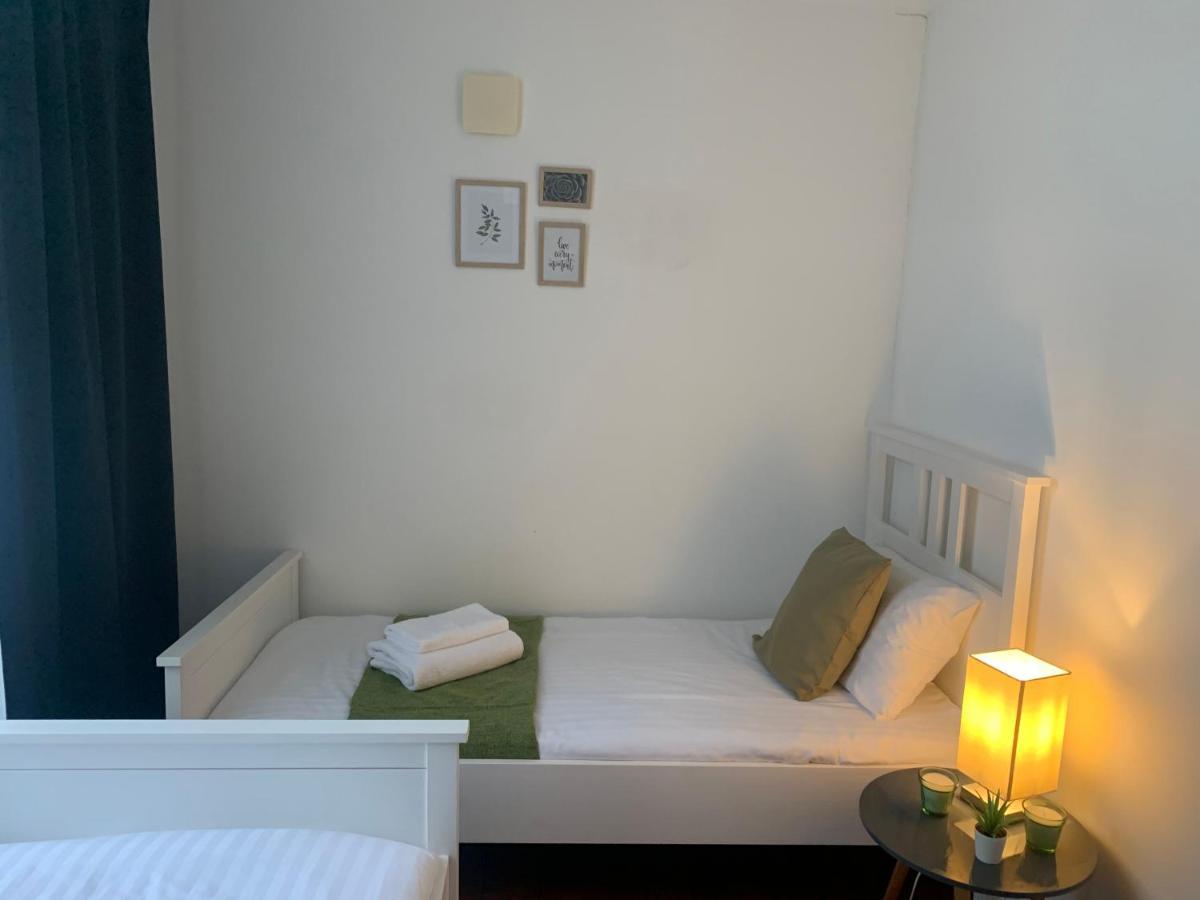 Unique 2 Bedroom Apartment In London/ Excel / Olympic City Close To Central Line Tube Station With Gated Parking Space Exterior foto