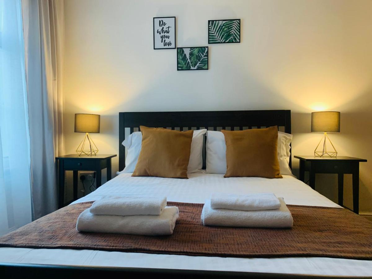 Unique 2 Bedroom Apartment In London/ Excel / Olympic City Close To Central Line Tube Station With Gated Parking Space Exterior foto